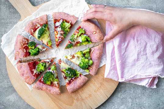 Roze broccoli pizza