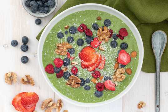 Groene smoothiebowl zomer