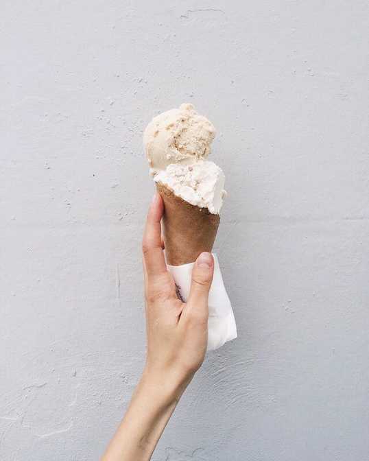 ijs eten bij Mary's Milk Bar