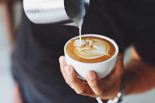 plantaardige melk in capuccino