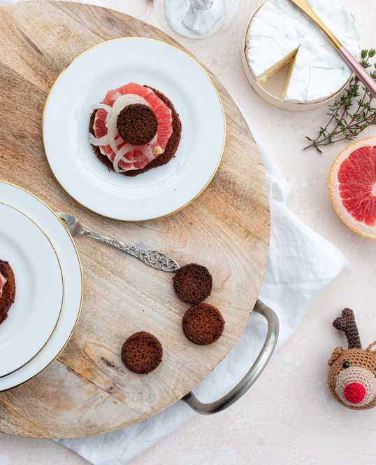 vegetarisch kerstvoorgerecht grapefruit camembert ontbijtkoek-015